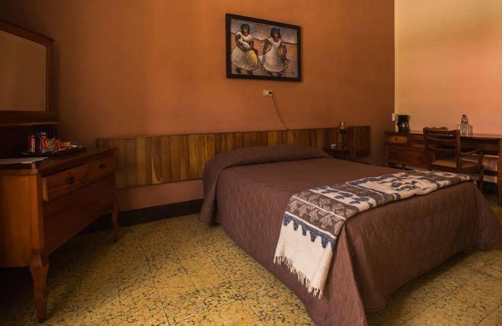 Hotel Modelo Кетцалтенанго Екстериор снимка